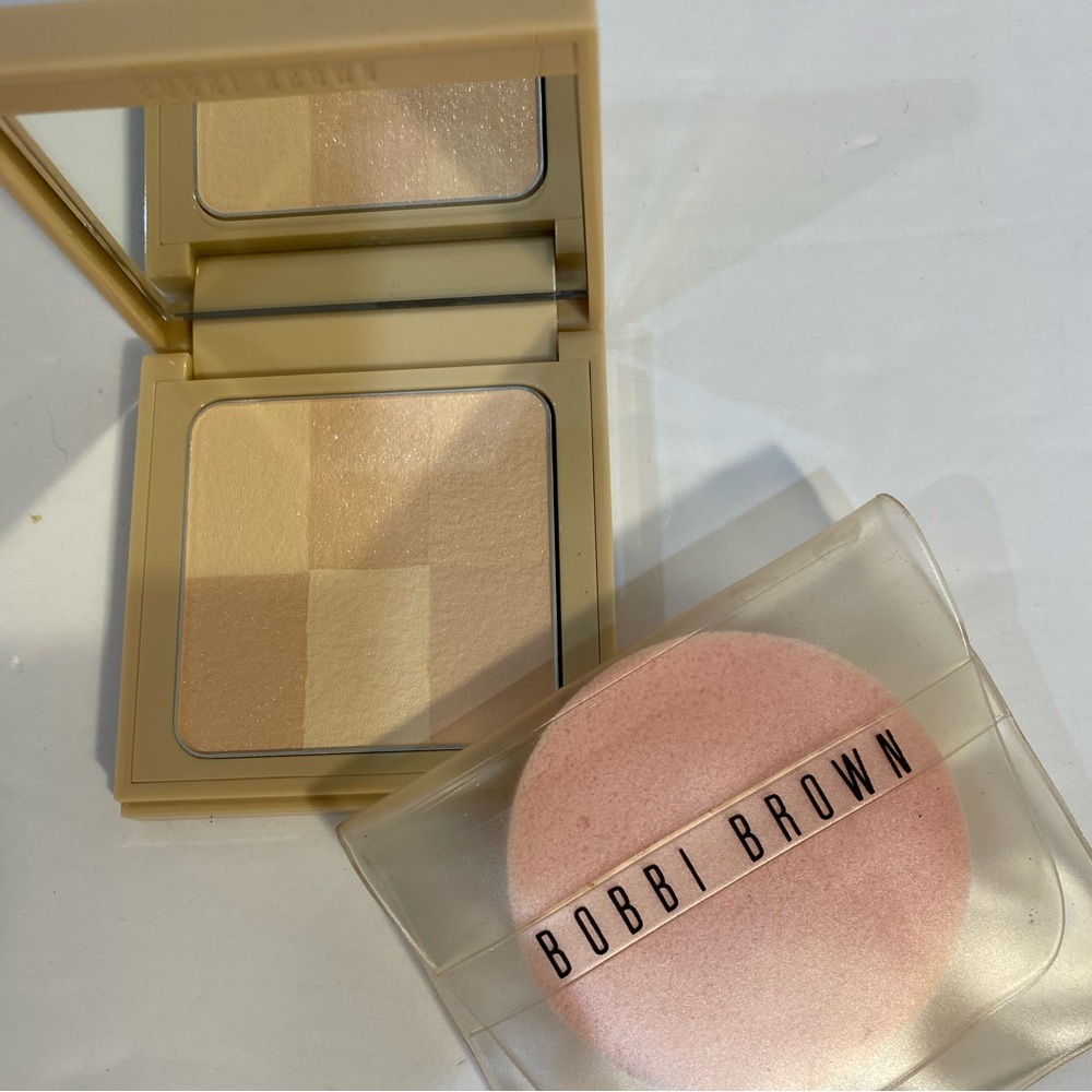 🌟🌟One of Bobbi Brown’s Best selling Products-Illuminating Powder - Picture 4 of 16
